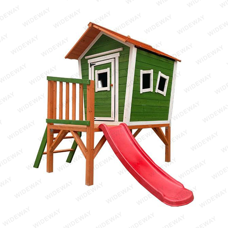 Maison en bois multicolore